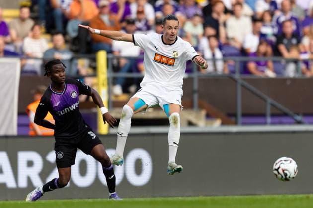 250724 Amor Layouni of Häcken and Moussa Ndiaye of Anderlecht during the UEFA Europa League second qualifying round match between Anderlecht and Häcken on July 24, 2025 in Brussels Photo Michael Erichsen BILDBYRAN COP 89 MI0855 anderlecht bbeng europa league football fotball fotboll häcken kval qualification qualifying round soccer uefa europa league  Copyright: MICHAELxERICHSEN BB250724MI141