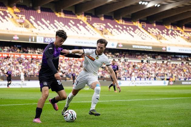 250724 Tristan Degreef of Anderlecht and Adam Lundkvist of Häcken during the UEFA Europa League second qualifying round match between Anderlecht and Häcken on July 24, 2025 in Brussels Photo Michael Erichsen BILDBYRAN COP 89 MI0855 anderlecht bbeng europa league football fotball fotboll häcken kval qualification qualifying round soccer uefa europa league  Copyright: MICHAELxERICHSEN BB250724MI148