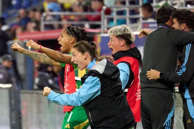 Subsititues of the Argentine squad celebrate the first goal during the defining Group B match of Copa America Feminina between Argentina and Ecuador at Complejo Independiente del Valle on July 24, 2025 in Quito, Ecuador (Photo by Camilla Stolen, Imago) Quito Ecuador Copyright: xCamillaxStolenx L1250733 1