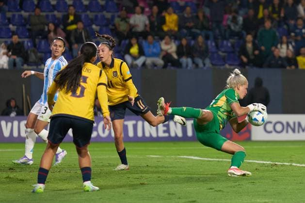 Goalie Abigail Chaves of Argentina saves a ball during the defining Group B match of Copa America Feminina between Argentina and Ecuador at Complejo Independiente del Valle on July 24, 2025 in Quito, Ecuador (Photo by Camilla Stolen, Imago) Quito Ecuador Copyright: xCamillaxStolenx L1045320