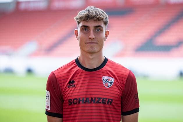 FC Ingolstadt 04 3 Liga, Porträttermin 2025 2026, Elias Decker 4, FCI 3 Liga FC Ingolstadt 04 season 2025 2026