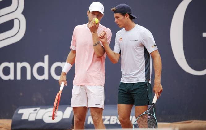TENNIS - ATP, Tennis Herren Generali Open 2025 KITZBUEHEL,AUSTRIA,25.JUL.25 - TENNIS - ATP World Tour, Generali Open. Image shows Neil Oberleitner (AUT) and Joel Schwaerzler (AUT).  GEPAxpictures xMatthiasxHauer