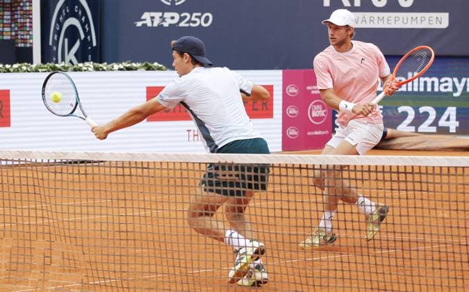 TENNIS - ATP, Tennis Herren Generali Open 2025 KITZBUEHEL,AUSTRIA,25.JUL.25 - TENNIS - ATP World Tour, Generali Open. Image shows Joel Schwaerzler (AUT) and Neil Oberleitner (AUT).  GEPAxpictures xMatthiasxHauer