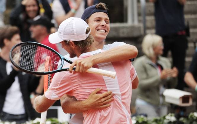 TENNIS - ATP, Tennis Herren Generali Open 2025 KITZBUEHEL,AUSTRIA,25.JUL.25 - TENNIS - ATP World Tour, Generali Open. Image shows the rejoicing of Neil Oberleitner (AUT) and Joel Schwaerzler (AUT).  GEPAxpictures xMatthiasxHauer
