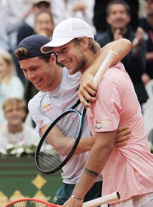 TENNIS - ATP, Tennis Herren Generali Open 2025 KITZBUEHEL,AUSTRIA,25.JUL.25 - TENNIS - ATP World Tour, Generali Open. Image shows the rejoicing of Joel Schwaerzler (AUT) and Neil Oberleitner (AUT).  GEPAxpictures xMatthiasxHauer