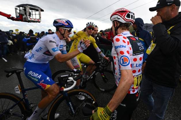 Tour de France 2025 Stage 19 LA PLAGNE, FRANCE - JULY 25 : Lipowitz Florian (GER) of Red Bull - BORA - Hansgrohe, Pogacar Tadej (SLO) of UAE Team Emirates, Vingegaard Jonas (DEN) of Team Visma Lease a Bike after stage 19 of the 112th edition of Tour de France an UCI World Tour 2.UWT cycling road race stage for Men Elite of 130 km with start in Albertville and finish in La Plagne on July 25, 2025 in La Plagne, France, 25 07 2025 ( Motordriver Kenny Verfaillie - La Plagne France  Copyright: xVincentxKalutx