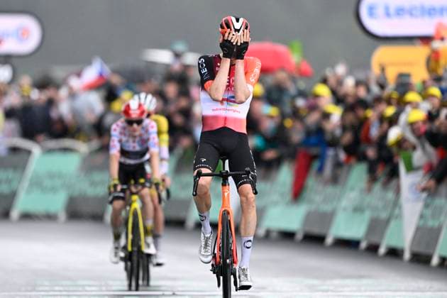 Tour de France 2025 Stage 19 LA PLAGNE, FRANCE - JULY 25 : Arensman Thymen (NED) of INEOS Grenadiers wins, second place for Vingegaard Jonas (DEN) of Team Visma Lease a Bike, third place for Pogacar Tadej (SLO) of UAE Team Emirates during stage 19 of the 112th edition of Tour de France an UCI World Tour 2.UWT cycling road race stage for Men Elite of 130 km with start in Albertville and finish in La Plagne on July 25, 2025 in La Plagne, France, 25 07 2025 ( Motordriver Kenny Verfaillie - La Plagne France  Copyright: xJanxDexMeuleneirx