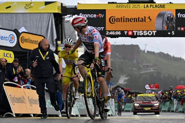Tour de France 2025 Stage 19 LA PLAGNE, FRANCE - JULY 25 : Arensman Thymen (NED) of INEOS Grenadiers wins, second place for Vingegaard Jonas (DEN) of Team Visma Lease a Bike, third place for Pogacar Tadej (SLO) of UAE Team Emirates during stage 19 of the 112th edition of Tour de France an UCI World Tour 2.UWT cycling road race stage for Men Elite of 130 km with start in Albertville and finish in La Plagne on July 25, 2025 in La Plagne, France, 25 07 2025 ( Motordriver Kenny Verfaillie - La Plagne France  Copyright: xJanxDexMeuleneirx