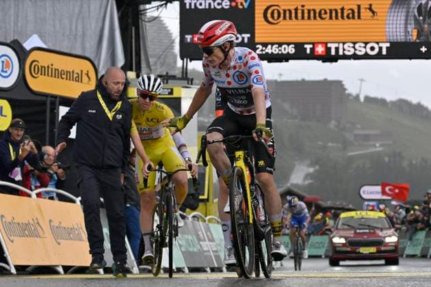 Tour de France 2025 Stage 19 LA PLAGNE, FRANCE - JULY 25 : Arensman Thymen (NED) of INEOS Grenadiers wins, second place for Vingegaard Jonas (DEN) of Team Visma Lease a Bike, third place for Pogacar Tadej (SLO) of UAE Team Emirates during stage 19 of the 112th edition of Tour de France an UCI World Tour 2.UWT cycling road race stage for Men Elite of 130 km with start in Albertville and finish in La Plagne on July 25, 2025 in La Plagne, France, 25 07 2025 ( Motordriver Kenny Verfaillie - La Plagne France  Copyright: xJanxDexMeuleneirx