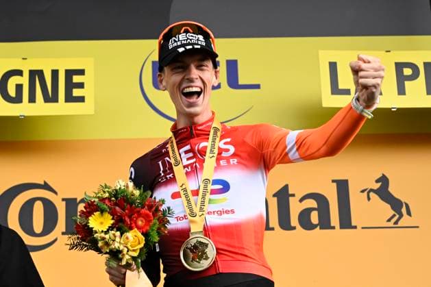 Tour de France 2025 Stage 19 LA PLAGNE, FRANCE - JULY 25 : Arensman Thymen (NED) of INEOS Grenadiers pictured during the podium ceremony of stage 19 of the 112th edition of Tour de France an UCI World Tour 2.UWT cycling road race stage for Men Elite of 130 km with start in Albertville and finish in La Plagne on July 25, 2025 in La Plagne, France, 25 07 2025 ( Motordriver Kenny Verfaillie - La Plagne France  Copyright: xJanxDexMeuleneirx