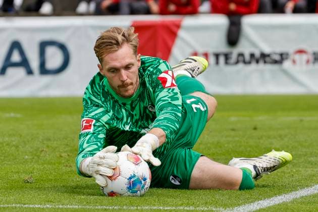 Florian Müller, Muller SC Freiburg, 21 holds the penalty kick from Stefan Kutschke SG Dynamo Dresden, 30 , Football, Test match, 2025 2026, SC Freiburg vs SG Dynamo Dresden, 25 07 2025, Football ground Schruns, Schruns, Austria Schruns Football ground Schruns Vorarlberg Austria Copyright: xGrantxHubbsx
