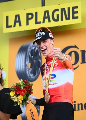 Tour de France 2025 Stage 19 LA PLAGNE, FRANCE - JULY 25 : Arensman Thymen (NED) of INEOS Grenadiers pictured during the podium ceremony of stage 19 of the 112th edition of Tour de France an UCI World Tour 2.UWT cycling road race stage for Men Elite of 130 km with start in Albertville and finish in La Plagne on July 25, 2025 in La Plagne, France, 25 07 2025 ( Motordriver Kenny Verfaillie - La Plagne France  Copyright: xVincentxKalutx