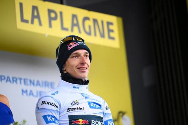 Tour de France 2025 Stage 19 LA PLAGNE, FRANCE - JULY 25 : Lipowitz Florian (GER) of Red Bull - BORA - Hansgrohe pictured with the white jersey during the podium ceremony of stage 19 of the 112th edition of Tour de France an UCI World Tour 2.UWT cycling road race stage for Men Elite of 130 km with start in Albertville and finish in La Plagne on July 25, 2025 in La Plagne, France, 25 07 2025 ( Motordriver Kenny Verfaillie - La Plagne France  Copyright: xVincentxKalutx