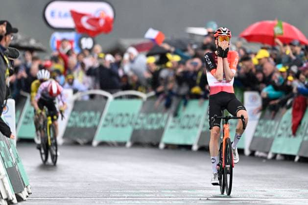 Tour de France 2025 Stage 19 LA PLAGNE, FRANCE - JULY 25 : Arensman Thymen (NED) of INEOS Grenadiers wins, second place for Vingegaard Jonas (DEN) of Team Visma Lease a Bike, third place for Pogacar Tadej (SLO) of UAE Team Emirates during stage 19 of the 112th edition of Tour de France an UCI World Tour 2.UWT cycling road race stage for Men Elite of 130 km with start in Albertville and finish in La Plagne on July 25, 2025 in La Plagne, France, 25 07 2025 ( Motordriver Kenny Verfaillie - La Plagne France  Copyright: xJanxDexMeuleneirx