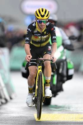 Tour de France 2025 Stage 19 LA PLAGNE, FRANCE - JULY 25 : Yates Simon (GBR) of Team Visma - Lease a Bikeduring stage 19 of the 112th edition of Tour de France an UCI World Tour 2.UWT cycling road race stage for Men Elite of 130 km with start in Albertville and finish in La Plagne on July 25, 2025 in La Plagne, France, 25 07 2025 ( Motordriver Kenny Verfaillie - La Plagne France  Copyright: xJanxDexMeuleneirx