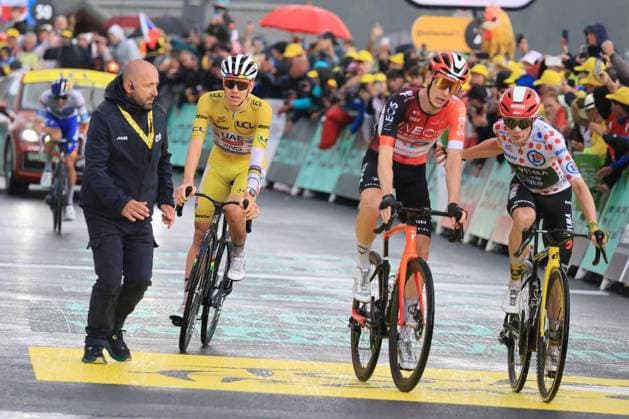 TOUR DE FRANCE 2025 Pierre Teyssot MAXPPP ; Tour de France - UCI Cycling Race 2025 in La Plagne, France on July 25, 2025. Stage 19 from Albertville to La Plagne 93.1 km. Thymen Arensman (NED) IGD wins the stage, Tadej Pogacar (SLO) remains leader in yellow. Florian Lipowitz (GER), Tour Staff, Tadej Pogacar (SLO), Thymen Arensman (NED) and Jonas Vingegaard (DEN) (L to R) Pierre Teyssot Maxppp- French cycling race Tour de France 2024 takes place in july 2025 La Plagne Savoie France  Copyright: xMAXPPPxPierrexTeyssotx TEP64191 TEP64191