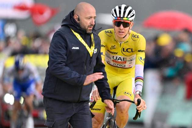 Tour de France 2025 Stage 19 LA PLAGNE, FRANCE - JULY 25 :Pogacar Tadej (SLO) of UAE Team Emirates - XRG crashes into a person after the finish line during stage 19 of the 112th edition of Tour de France an UCI World Tour 2.UWT cycling road race stage for Men Elite of 130 km with start in Albertville and finish in La Plagne on July 25, 2025 in La Plagne, France, 25 07 2025 ( Motordriver Kenny Verfaillie - La Plagne France  Copyright: xJanxDexMeuleneirx