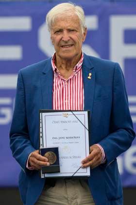 Wimbledon winner Jan Kodes at the ceremony where he received the Karel Kozeluh medal for his services to the development of Czech tennis within the WTA, Tennis Damen Livesport Prague Open 2025 women s singles semifinals on the courts of TK Sparta Prague, in Prague, Czech Republic, on July 25, 2025. (CTKxPhoto MichalxKamaryt) CTKPhotoP2025072505752  CTKPhotoP2025072505752