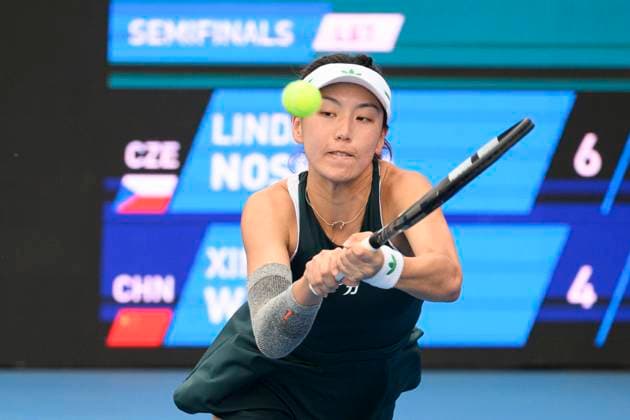 Xinyu Wang of China playes against Czech tennis player Linda Noskova at the WTA, Tennis Damen Livesport Prague Open 2025 women s singles semifinals on the courts of TK Sparta Prague, in Prague, Czech Republic, on July 25, 2025. (CTKxPhoto MichalxKamaryt) CTKPhotoP2025072506270  CTKPhotoP2025072506270