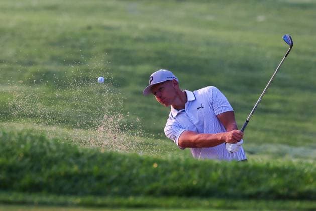 July 25th, 2025, Blaine, Minnesota, USA: Matti Schmid of Germany hits his shot from the bunker on the first hole during the second round of the 3M Open 2025 at TPC Twin Cities. Schmid made birdie on the par-5 18th hole. Blaine USA - ZUMAc04_ 20250725_zma_c04_051 Copyright: xStevenxGarciax