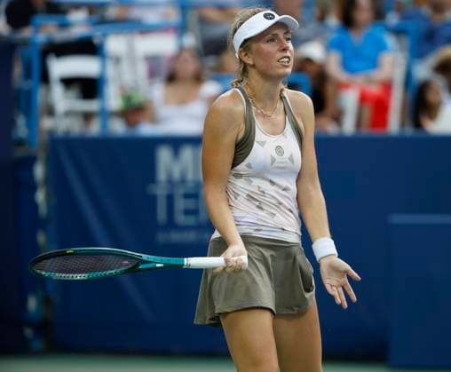 July 25, 2025: Magdalena Frech communicates with her coach in her match against Elena Rybakina during the 2025 Mubadala Citi DC Open tennis tournament being played at Rock Creek Park Tennis Center in Washington, D.C. CSM District Of Columbia United States of America - ZUMAc04_ 20250725_zma_c04_236 Copyright: xJustinxCooperx