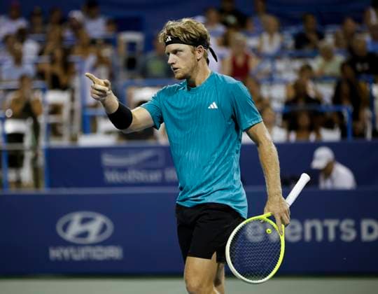 July 25, 2025: Alejandro Davidovich Fokina points for his towel in his match against Taylor Fritz during the 2025 Mubadala Citi DC Open tennis tournament being played at Rock Creek Park Tennis Center in Washington, D.C. CSM District Of Columbia United States of America - ZUMAc04_ 20250725_zma_c04_306 Copyright: xJustinxCooperx