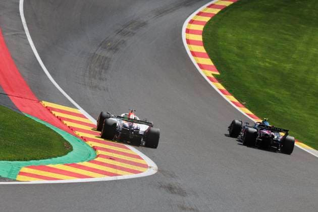 Formula 1 Moët & Chandon Belgian Grand Prix 2025 Laurent Lefebvre OVERTAKE MAXPPP - Stavelot 25 07 2025 06 HADJAR Isack (fra), Visa Cash APP Racing Bulls, action and 43 COLAPINTO Franco (arg), BWT Alpine F1 Team, action at the Formula 1 Moët & Chandon Belgian Grand Prix 2025, the 13th round of the 2025 FIA Formula 1 World Championship, WM, Weltmeisterschaft at the Circuit de Spa-Francorchamps in Stavelot, Belgium, from July 24 to 27, 2025 Stavelot Belgium Copyright: xOVERTAKE MAXPPPxLaurentxLefebvrex OVT202507263960 OVT202507263960