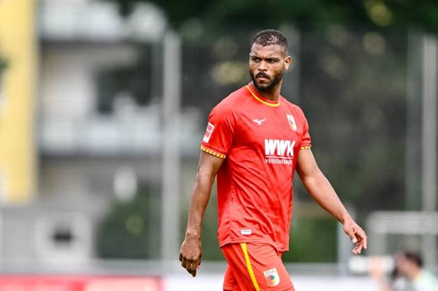 Dillingen an der Donau, Germany, 25 07 25 Steve Mounie FC Augsburg Looks on during the Friedly Match match between Rot Weiss Essen vs FC Augsburg at Donaustadion on July 25, 2025 in Dillingen an der Donau, Germany Photo by Harry Langer DeFodi Images Dillingen an der Donau, Germany, 25 07 25 Steve Mounie FC Augsburg Looks on during the Friedly Match match between Rot Weiss Essen vs FC Augsburg at Donaustadion on July 25, 2025 in Dillingen an der Donau, Germany Photo by Harry Langer DeFodi Images DFB DFL REGULATIONS PROHIBIT ANY USE OF PHOTOGRAPHS AS IMAGE SEQUENCES AND OR QUASI VIDEO Photo by Harry Langer DeFodi Images DFB DFL REGULATIONS PROHIBIT ANY USE OF PHOTOGRAPHS AS IMAGE SEQUENCES AND OR QUASI VIDEO