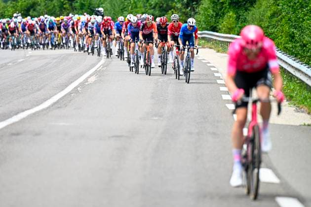 Tour de France 2025 Stage 20 PONTARLIER, FRANCE - JULY 26 : Illustration picture of the peloton during stage 20 of the 112th edition of Tour de France an UCI World Tour 2.UWT cycling road race stage for Men Elite of 185 km with start in Nantua and finish in Pontarlier on July 26, 2025 in Pontarlier, France, 26 07 2025 ( Motordriver Kenny Verfaillie - Pontarlier France  Copyright: xJasperxJacobsx