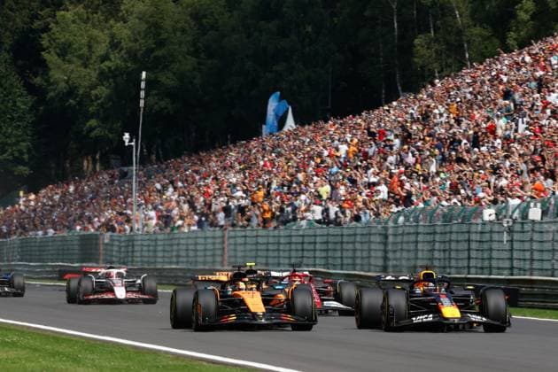 Start Sprint, 81 Oscar Piastri AUS, McLaren F1 Team , 1 Max Verstappen NLD, Oracle Red Bull Racing , F1 Grand Prix of Belgium at Circuit de Spa Francorchamps on July 26, 2025 in Spa Francorchamps, Belgium Photo by HOCH ZWEI Spa Francorchamps Belgium