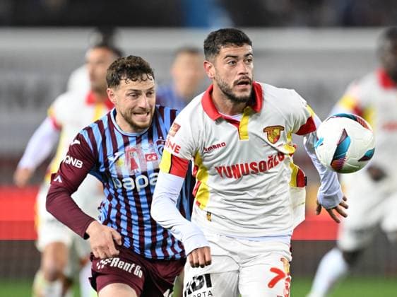 Trabzonspor v Goztepe - Turkish Cup TRABZON, TURKIYE - APRIL 24: Mustafa Eskihellac (L) of Trabzonspor in action against Romulo Cardoso (R) Goztepe during the Ziraat Turkish Cup Semi-Final match between Trabzonspor and Goztepe, in Trabzon, Turkiye on April 24, 2025. Trabzon Turkey. Editorial use only. Please get in touch for any other usage.  Copyright: x2025xAnadoluxHakanxBurakxAltunözx
