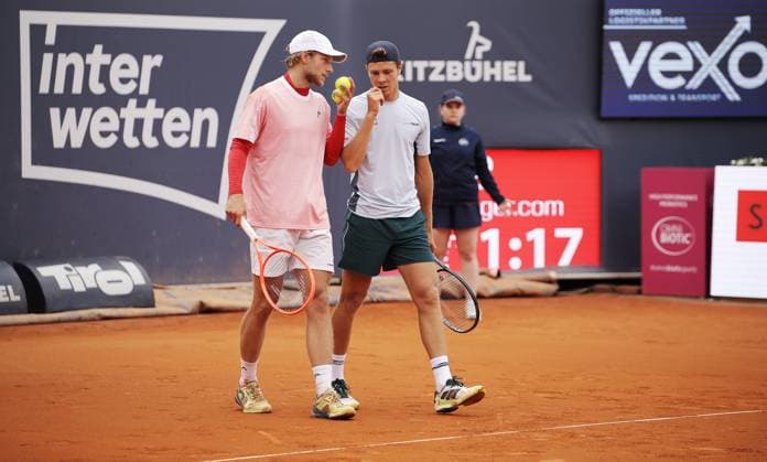 TENNIS - ATP, Tennis Herren Generali Open 2025 KITZBUEHEL,AUSTRIA,26.JUL.25 - TENNIS - ATP World Tour, Generali Open. Image shows Neil Oberleitner (AUT) and Joel Schwaerzler (AUT).  GEPAxpictures xMatthiasxHauer