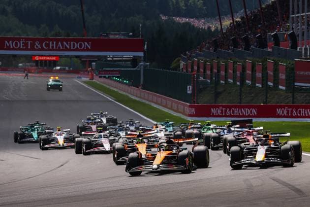 F1 - BELGIAN GRAND PRIX 2025 start of the race, depart, sprint race 81 PIASTRI Oscar (aus), McLaren F1 Team MCL39, 01 VERSTAPPEN Max (nld), Red Bull Racing RB21, 04 NORRIS Lando (gbr), McLaren F1 Team MCL39, action during the 2025 Formula 1 Belgian Grand Prix, 13th round of the 2025 FIA Formula One World Championship, WM, Weltmeisterschaft from July 25 to 27, 2025 on the Circuit de Spa-Francorchamps, in Stavelot, Belgium - StavelotBelgium  Copyright: xANTONINxVINCENTx