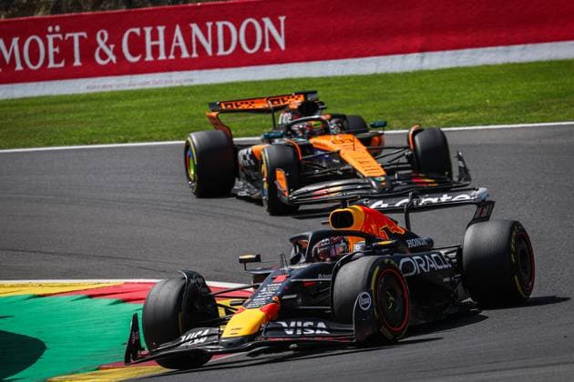 F1 - BELGIAN GRAND PRIX 2025 01 VERSTAPPEN Max (nld), Red Bull Racing RB21, 81 PIASTRI Oscar (aus), McLaren F1 Team MCL39, action during the 2025 Formula 1 Belgian Grand Prix, 13th round of the 2025 FIA Formula One World Championship, WM, Weltmeisterschaft from July 25 to 27, 2025 on the Circuit de Spa-Francorchamps, in Stavelot, Belgium - StavelotBelgium  Copyright: xANTONINxVINCENTx