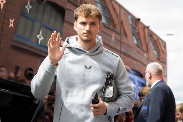 Rangers v Middlesbrough - Pre-Season Friendly Rav Van den Berg of Middlesbrough stands before the pre-season friendly match between Glasgow Rangers and Middlesbrough at Ibrox Park in Glasgow, Scotland, on July 26, 2025. Glasgow Strathclyde United Kingdom  Copyright: xMIxNewsx originalFilename:fletcher-glasgowr250726_npVVg.jpg