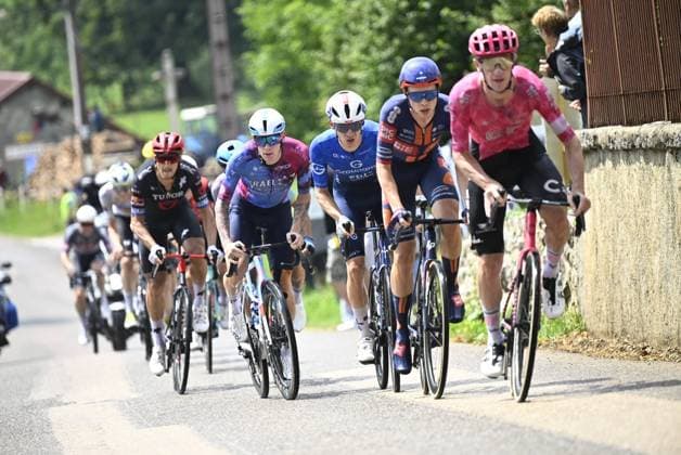 Tour de France 2025 Stage 20 PONTARLIER, FRANCE - JULY 26 : Rider of Israel - Premier Tech, Groupama - FDJ in action during stage 20 of the 112th edition of Tour de France an UCI World Tour 2.UWT cycling road race stage for Men Elite of 185 km with start in Nantua and finish in Pontarlier on July 26, 2025 in Pontarlier, France, 26 07 2025 ( Motordriver Kenny Verfaillie - Pontarlier France  Copyright: xJasperxJacobsx