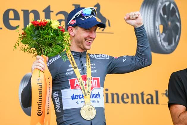Tour de France 2025 Stage 20 PONTARLIER, FRANCE - JULY 26 : Groves Kaden (AUS) of Alpecin-Deceuninck on the podium during stage 20 of the 112th edition of Tour de France an UCI World Tour 2.UWT cycling road race stage for Men Elite of 185 km with start in Nantua and finish in Pontarlier on July 26, 2025 in Pontarlier, France, 26 07 2025 ( Motordriver Kenny Verfaillie - Pontarlier France  Copyright: xVincentxKalutx
