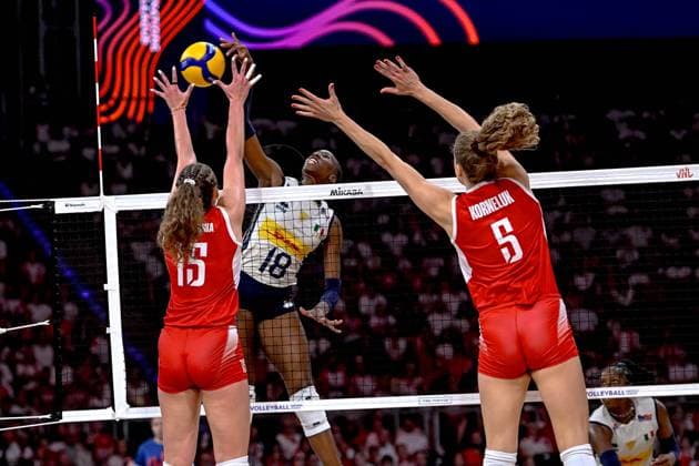LODZ 26.07.2025 SIATKOWKA KOBIET LIGA NARODOW 2025 TURNIEJ FINALOWY: WLOCHY- POLSKA --- WOMENS VOLLEYBALL NATIONS LEAGUE 2025 FINAL ROUND MATCH IN LODZ: ITALY - POLAND N Z MARTYNA CZYRNIANSKA PAOLA EGONU AGNIESZKA KORNELUK FOT. PAWEL PIOTROWSKI 400MM.PL NEWSPIX.PL --- newspix.pl 