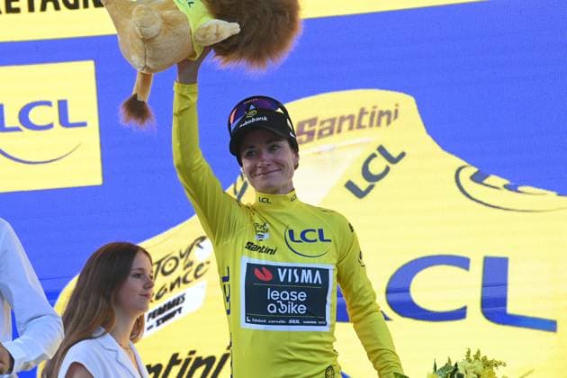 Sport Bilder des Tages Tour de France femmes PHOTOPQR LE TELEGRAMME Nicolas Creach ; ; 26 07 2025 ; Cyclisme Saison 2025 26 juillet 2025 1 er étape du tour de france femmes Vannes - Plumelec Marianne Vos s impose sur la première étape du Tour de France femmes entre Vannes et Plumelec Photos Nicolas Créach - The Grand Départ of the 4th edition of the Women’s Tour de France was given this Saturday, July 26, 2025, from Vannes. France  Copyright: xPHOTOPQR LExTELEGRAMME MAXPPPxNicolasxCreachx 20250726TGB5585 20250726TGB5585