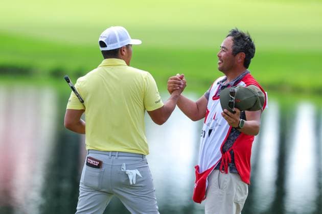 July 26th, 2025: Kurt Kitayama of the United States reacts with his caddie after putting on the 18th during the third round of the 3M Open 2025 at TPC Twin Cities on July 26th, 2025 in Blaine, Minnesota. -CSM Blaine USA - ZUMAc04_ 20250726_zma_c04_054 Copyright: xStevenxGarciax