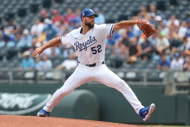 July 26, 2025: Kansas City Royals starting pitcher Michael Wacha (52) pitches against the Cleveland Guardians during the first inning at Kauffman Stadium in Kansas City, MO. CSM Kansas City United States of America - ZUMAc04_ 20250726_zma_c04_061 Copyright: xDavidxSmithx