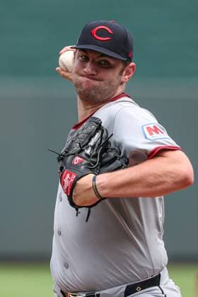 July 26, 2025: Cleveland Guardians starting pitcher Gavin Williams (32) warms up before the bottom of the first inning against the Kansas City Royals at Kauffman Stadium in Kansas City, MO. CSM Kansas City United States of America - ZUMAc04_ 20250726_zma_c04_062 Copyright: xDavidxSmithx