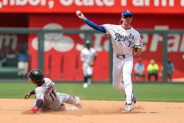July 26, 2025: Kansas City Royals shortstop Bobby Witt Jr. (7) throws to first after making the out on Cleveland Guardians third baseman Jose Ramirez (11) at second base during the fourth inning at Kauffman Stadium in Kansas City, MO. CSM Kansas City United States of America - ZUMAc04_ 20250726_zma_c04_077 Copyright: xDavidxSmithx