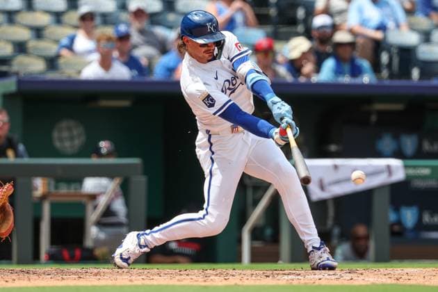 July 26, 2025: Kansas City Royals shortstop Bobby Witt Jr. (7) hits a single against the Cleveland Guardians during the fourth inning at Kauffman Stadium in Kansas City, MO. CSM Kansas City United States of America - ZUMAc04_ 20250726_zma_c04_078 Copyright: xDavidxSmithx