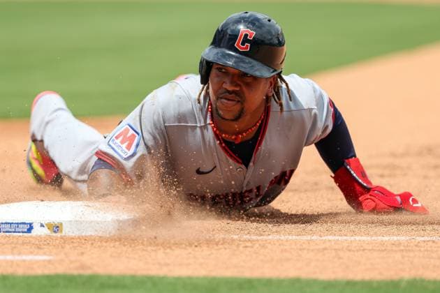 July 26, 2025: Cleveland Guardians third baseman Jose Ramirez (11) slides back into first base safe during the fourth inning against the Kansas City Royals at Kauffman Stadium in Kansas City, MO. CSM Kansas City United States of America - ZUMAc04_ 20250726_zma_c04_080 Copyright: xDavidxSmithx
