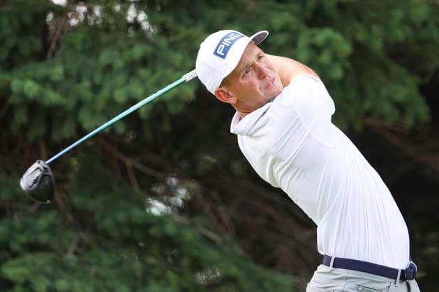July 26, 2025, Blaine, Minnesota, United States: SAM STEVENS watches his drive at hole two on the third day of competition at the 2025 PGA, Golf Herren 3M Open at TPC Twin Cities. Blaine United States - ZUMAt166 20250726_zsp_t166_031 Copyright: xMichaelxTurnerx