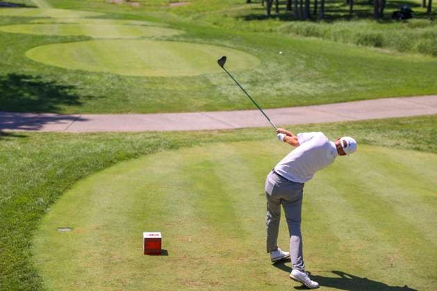 July 26, 2025, Blaine, Minnesota, United States: SAM STEVENS hits a shot up the fairway at hole six on the third day of competition at the 2025 PGA, Golf Herren 3M Open at TPC Twin Cities. Blaine United States - ZUMAt166 20250726_zsp_t166_039 Copyright: xMichaelxTurnerx
