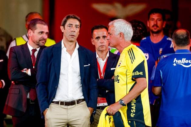 Rui Costa President of SL Benfica with JosÃ Mourinho head coach of Fenerbahce during the Pre-Season Friendly Eusebio Cup match between SL Benfica vs Fenerbahce SK at Estadio da Luz on 26 July, 2025 in Lisbon. Eusebio Cup - SL Benfica vs Fenerbahce SK (Valter Gouveia SPP) Copyright: xValterxGouveia SPPx spp-en-VaGo-_GO_4018