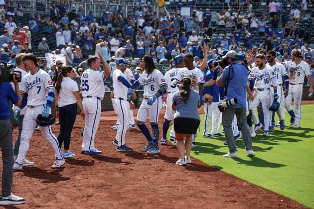 July 26, 2025: Kansas City Royals players celebrate their walk off win over the Cleveland Guardians at Kauffman Stadium in Kansas City, MO. CSM Kansas City United States of America - ZUMAc04_ 20250726_zma_c04_143 Copyright: xDavidxSmithx