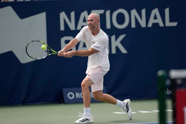July 26, 2025, Toronto, Ontario, Canada: Adrian Mannarino of France plays a backhand against Juan Carlos Aguilar of Canada during the Men s Singles first round match on day 1 of the ATP, Tennis Herren Masters 1000 National Bank Open at Sobeys Stadium. on July 26, 2025 in Toronto, Canada. Toronto Canada - ZUMAe321 20250726_zsa_e321_130 Copyright: xLeonardoxRamirezx